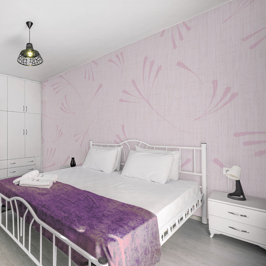 Motif floral rose sur fond blanc