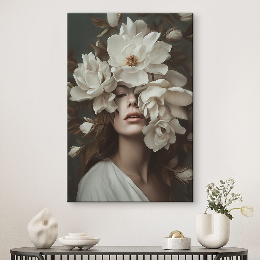 Femme avec des fleurs autour du visage Femme avec des fleurs autour du visage