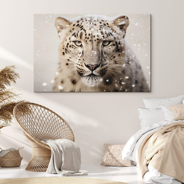 Léopard des neiges avec de la neige sur la tête Léopard des neiges avec de la neige sur la tête