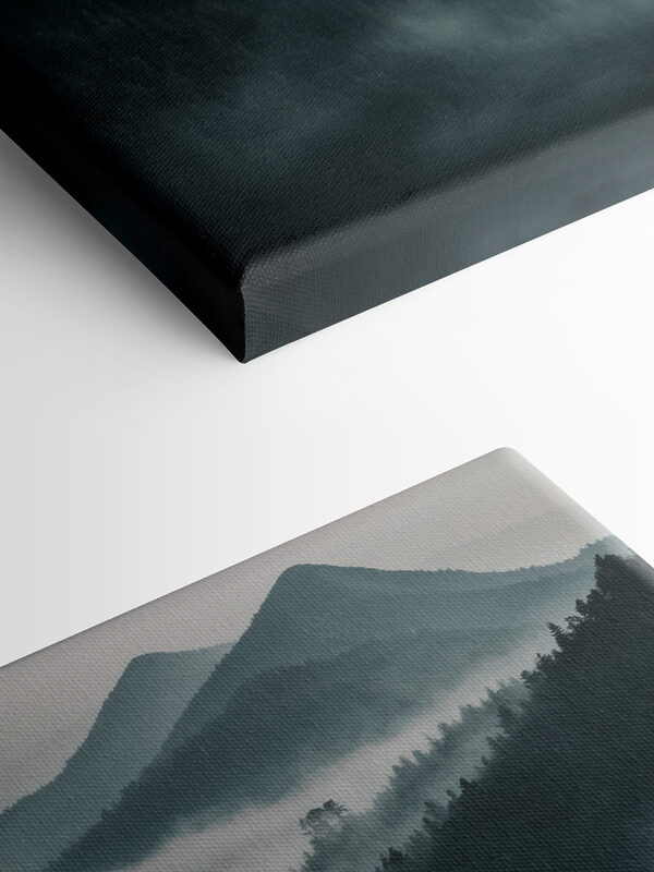 Chaîne de montagnes brumeuses avec des arbres Chaîne de montagnes brumeuses avec des arbres