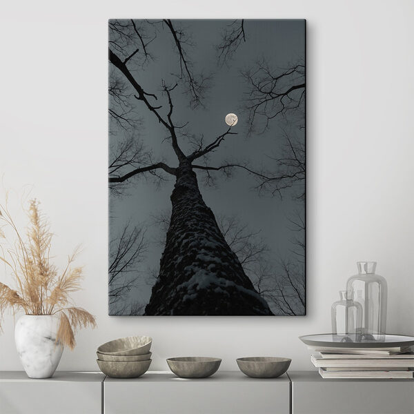 Arbre avec la lune en arrière-plan Arbre avec la lune en arrière-plan