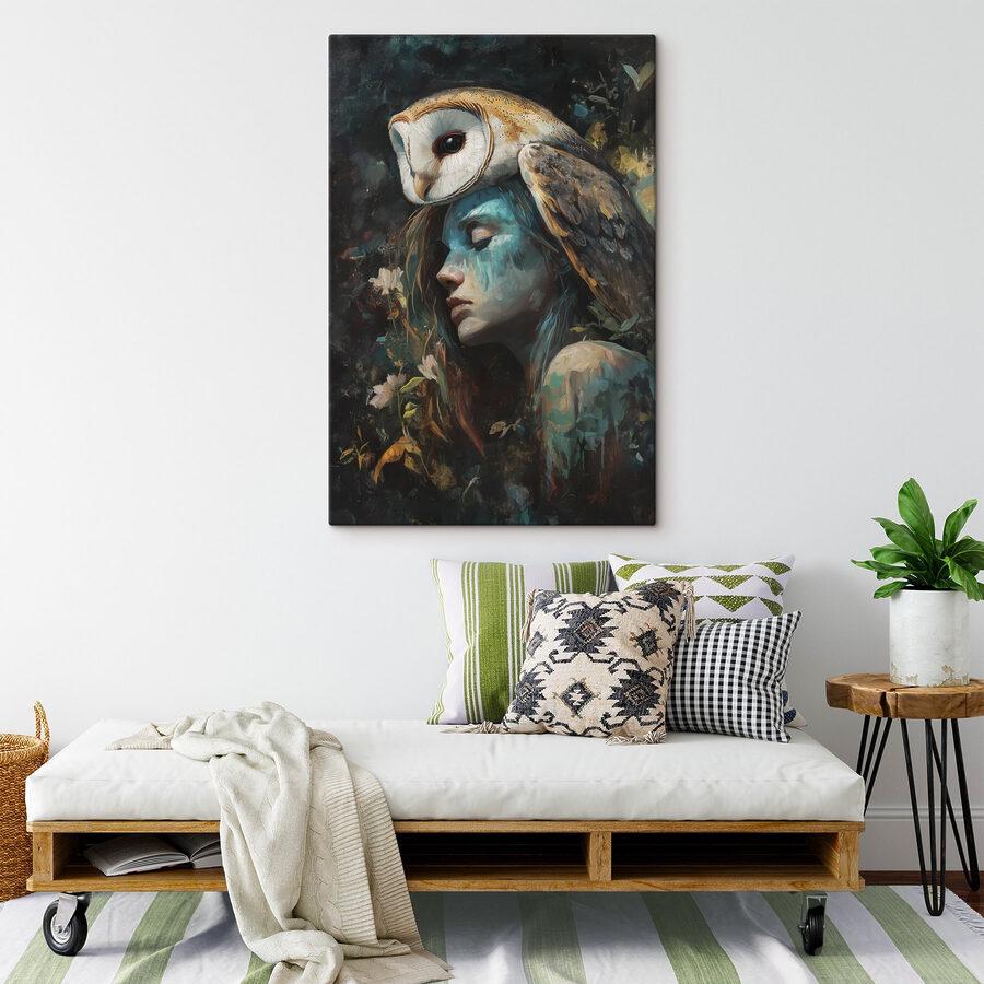 Peinture d'une femme avec un hibou sur la tête Peinture d'une femme avec un hibou sur la tête