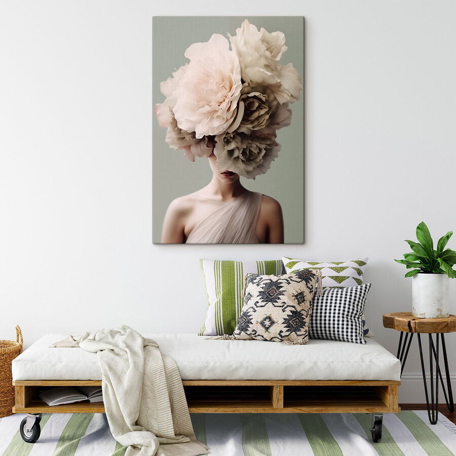 Femme avec des fleurs sur la tête