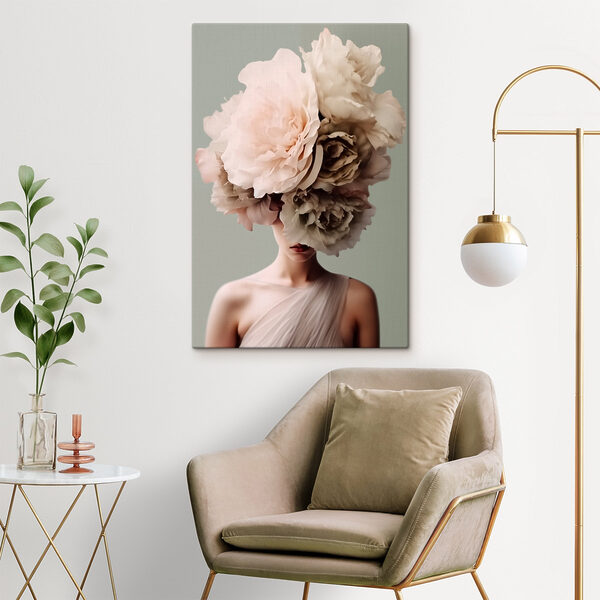 Femme avec des fleurs sur la tête Femme avec des fleurs sur la tête