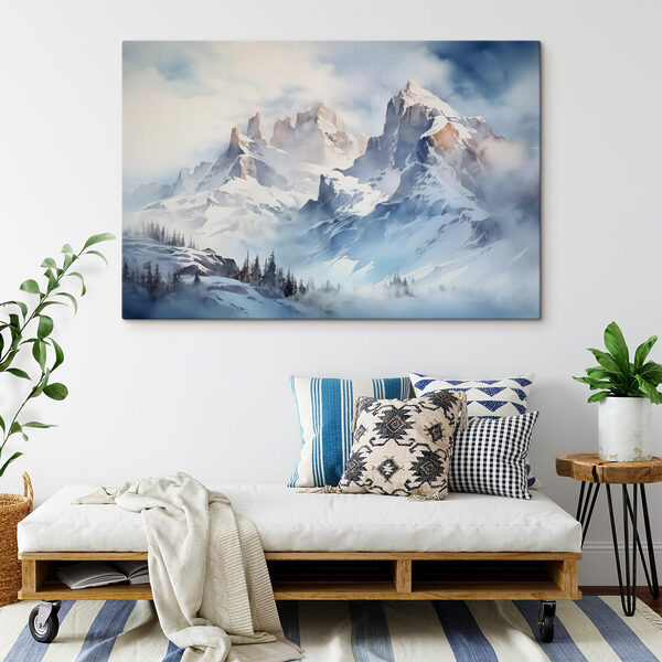 Chaîne de montagnes enneigées avec des arbres Chaîne de montagnes enneigées avec des arbres