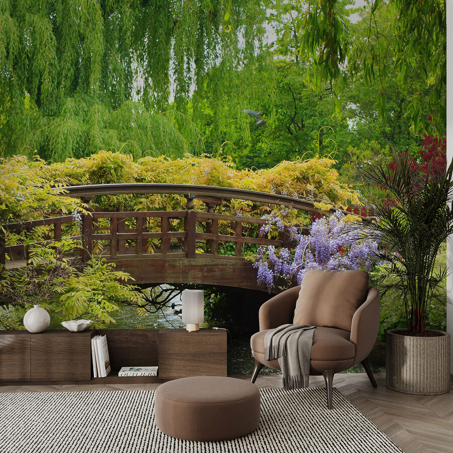 Pont sur l'eau avec des arbres et des plantes