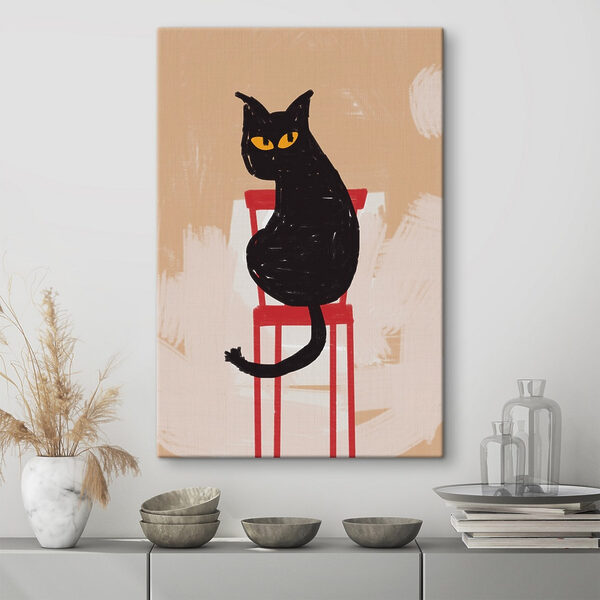 Chat noir assis sur une chaise rouge Chat noir assis sur une chaise rouge