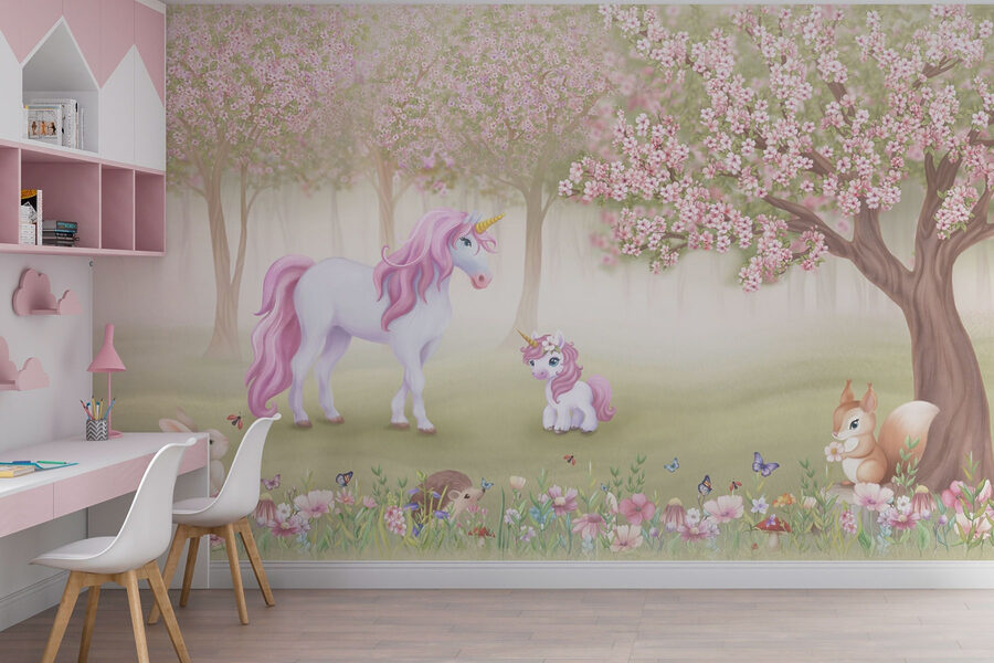 Licorne et écureuil dans une forêt