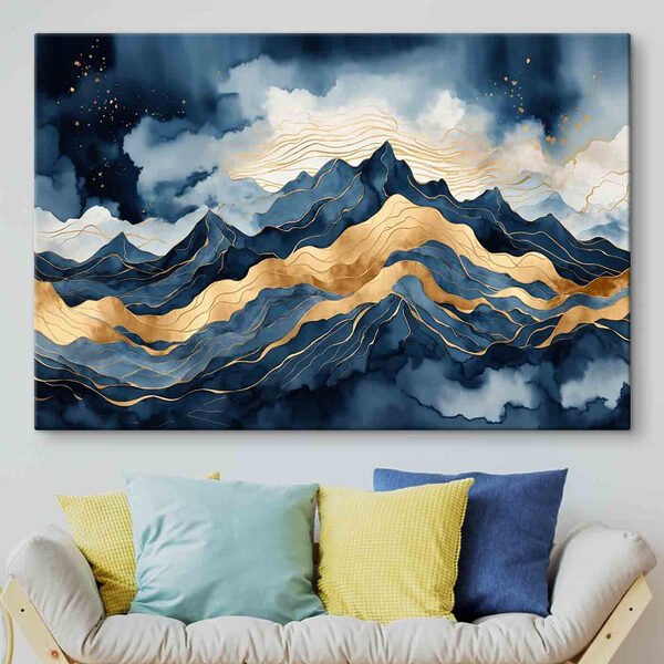 Des montagnes majestueuses sous un ciel nuageux Des montagnes majestueuses sous un ciel nuageux