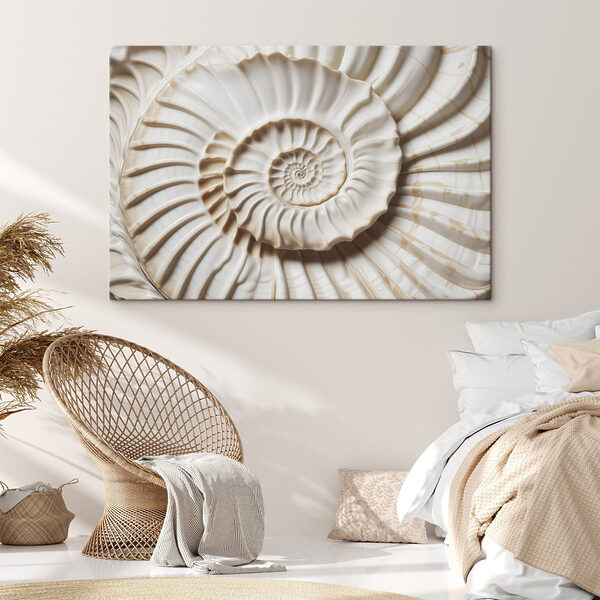 Un élégant motif de coquillage en spirale est magnifiquement mis en valeur. Un élégant motif de coquillage en spirale est magnifiquement mis en valeur.
