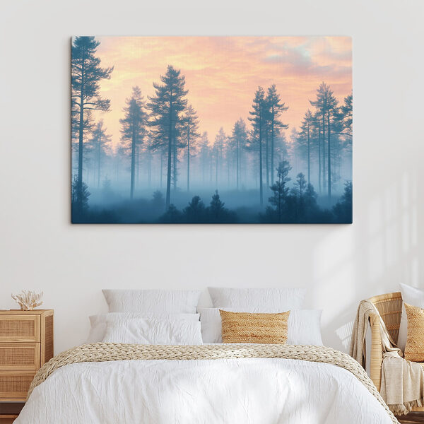 Forêt brumeuse avec des arbres Forêt brumeuse avec des arbres