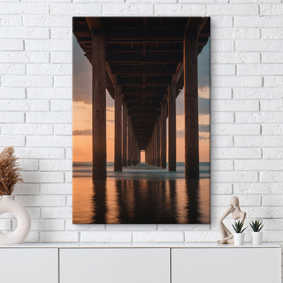 Pont en bois dans l'eau