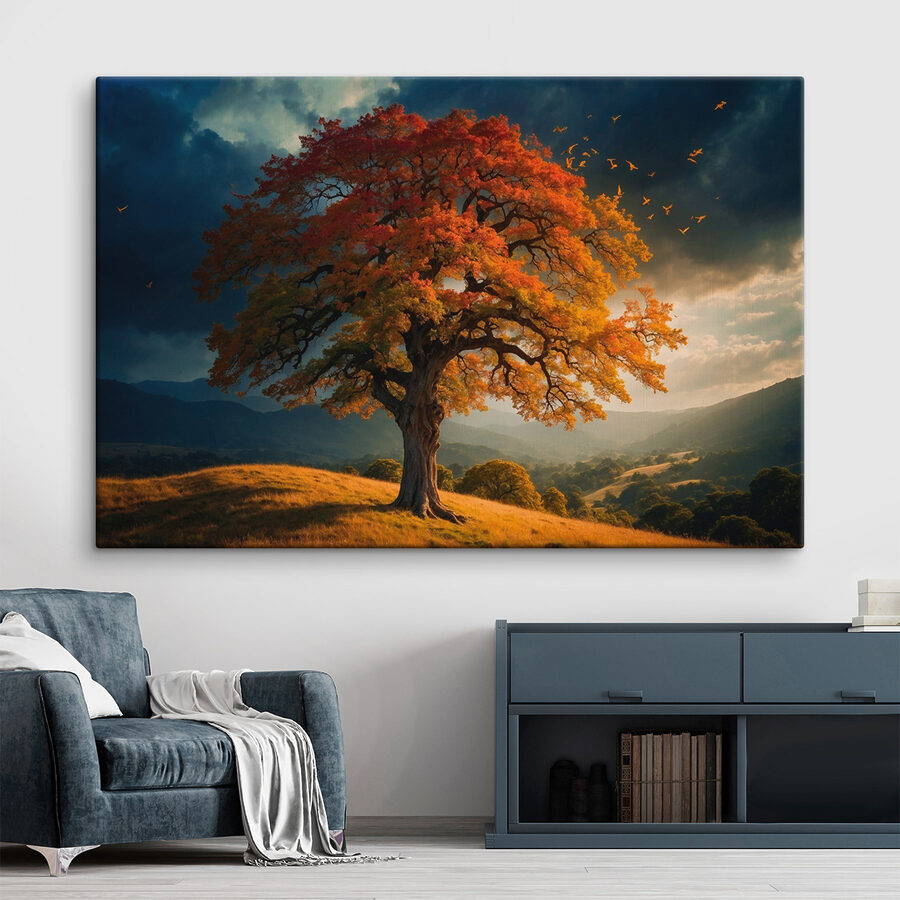 Arbre aux feuilles orange et jaunes sur une colline
