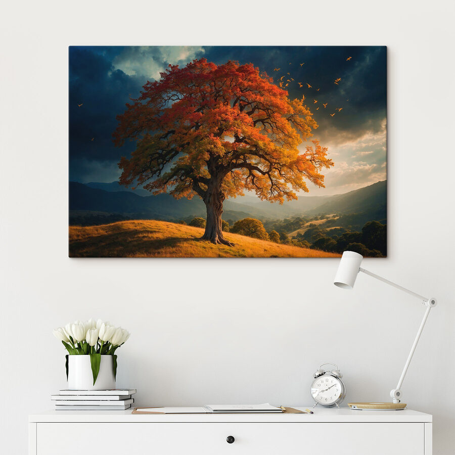 Arbre aux feuilles orange et jaunes sur une colline