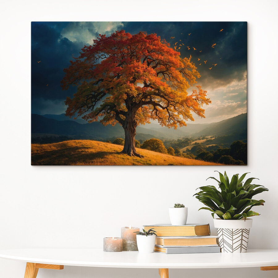 Arbre aux feuilles orange et jaunes sur une colline