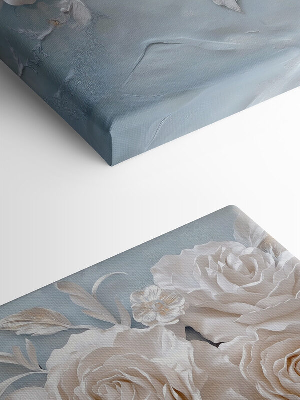 Fleurs et feuilles blanches sur fond bleu Fleurs et feuilles blanches sur fond bleu