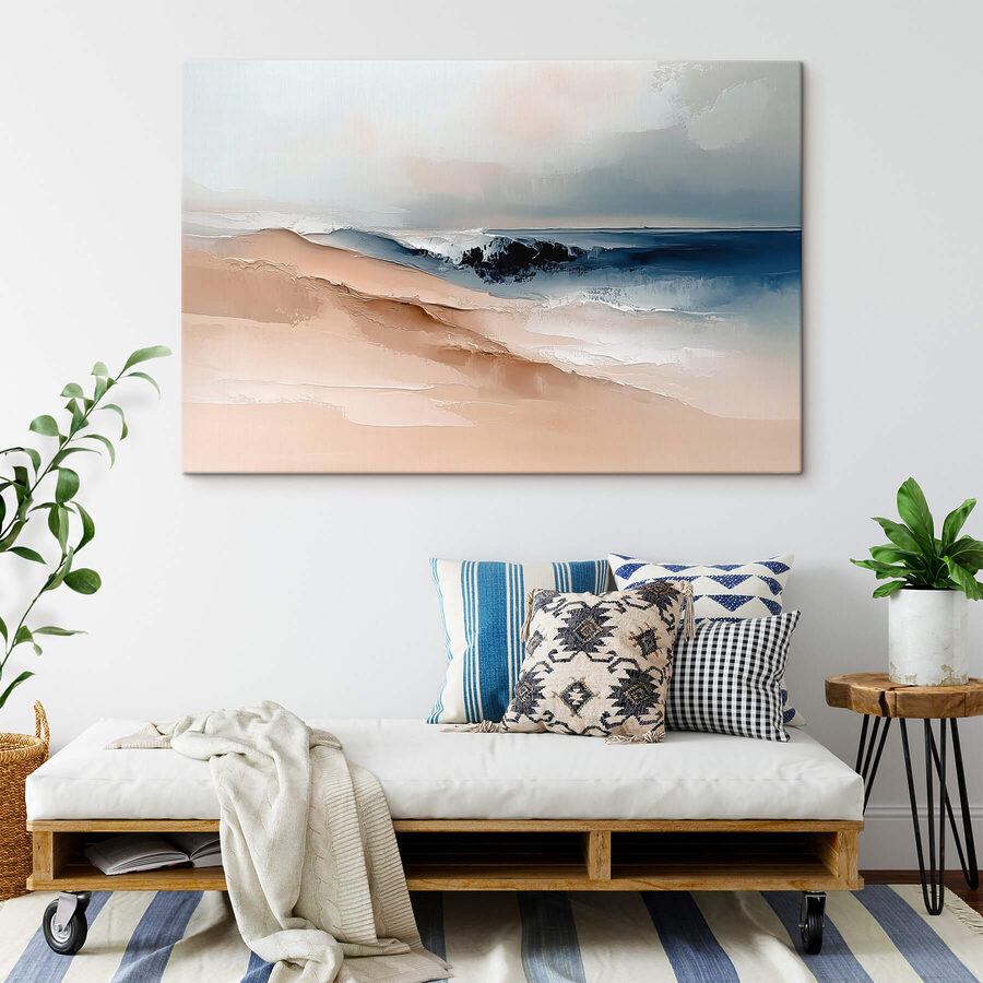 Dune de sable avec des vagues en arrière-plan