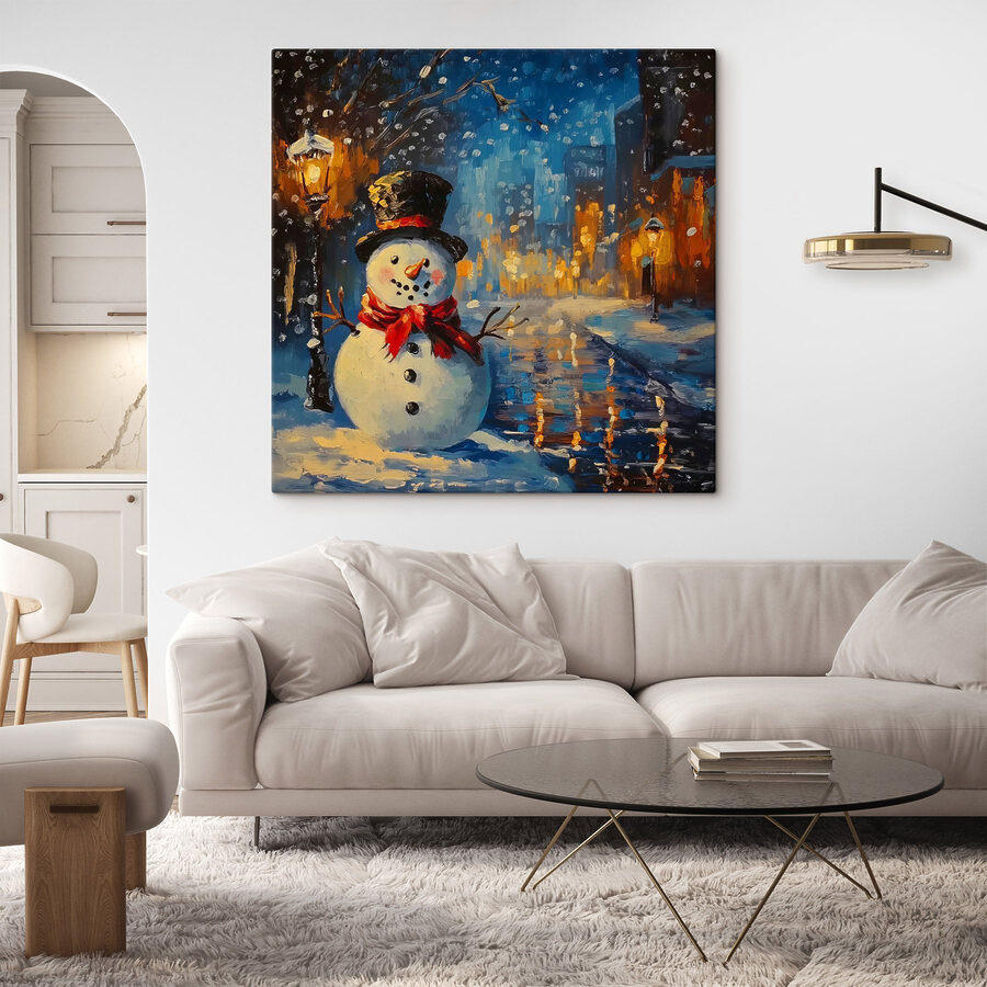 Bonhomme de neige dans une ville enneigée
