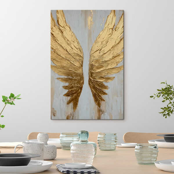 Des ailes majestueuses embrassent le ciel. Des ailes majestueuses embrassent le ciel.