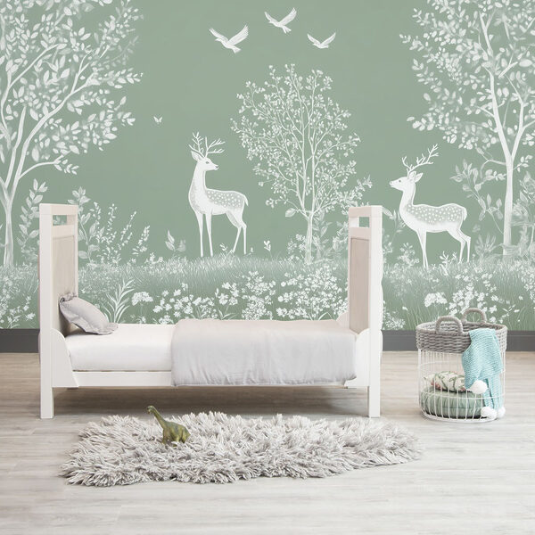 Cerf blanc et oiseaux dans un champ Cerf blanc et oiseaux dans un champ