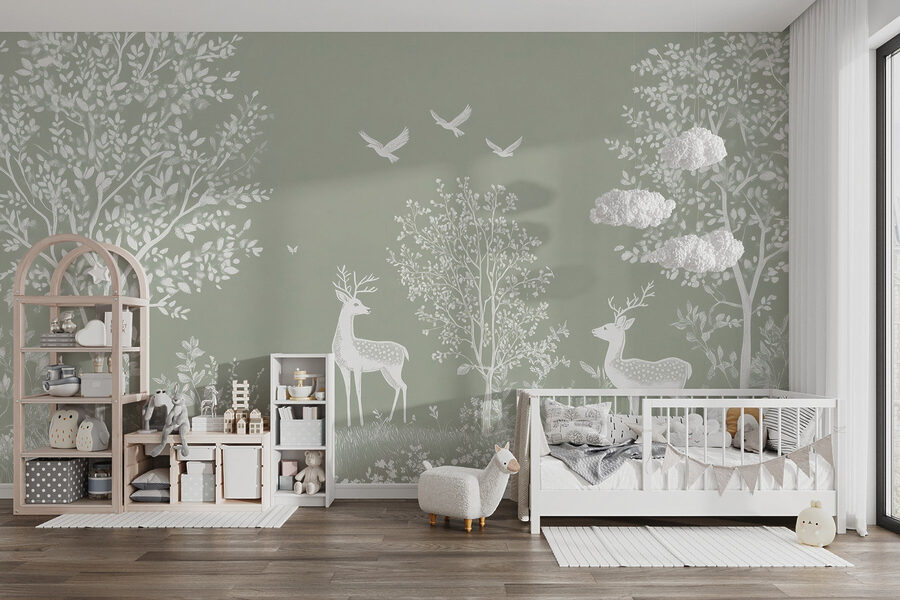 Cerf blanc et oiseaux dans une forêt Cerf blanc et oiseaux dans une forêt