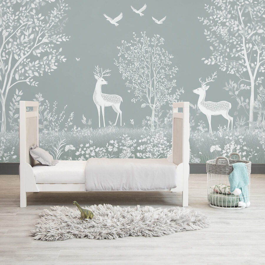 Cerf blanc et oiseaux dans une forêt Cerf blanc et oiseaux dans une forêt