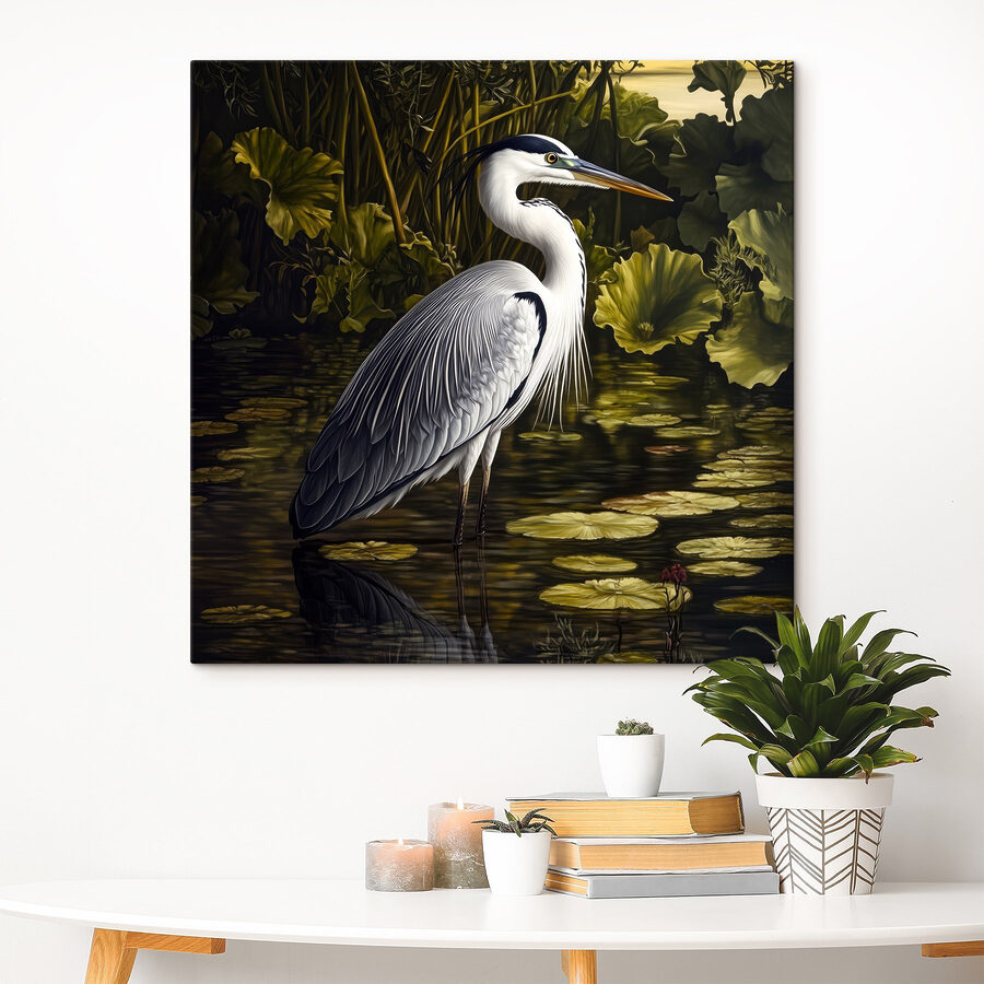 Oiseau debout dans l'eau