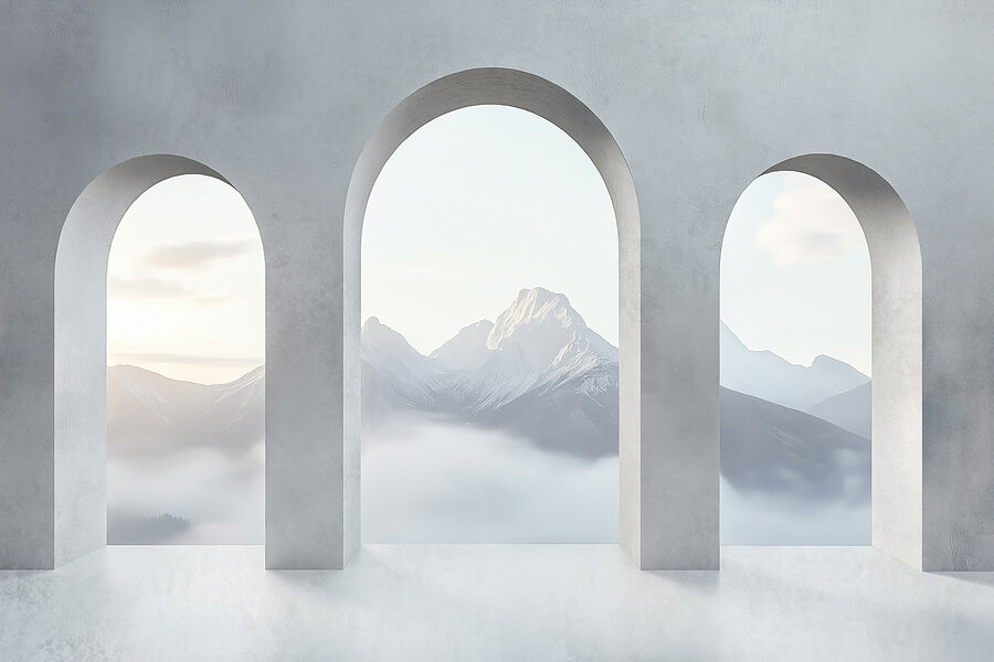 Chambre blanche avec fenêtres cintrées et montagnes en arrière-plan