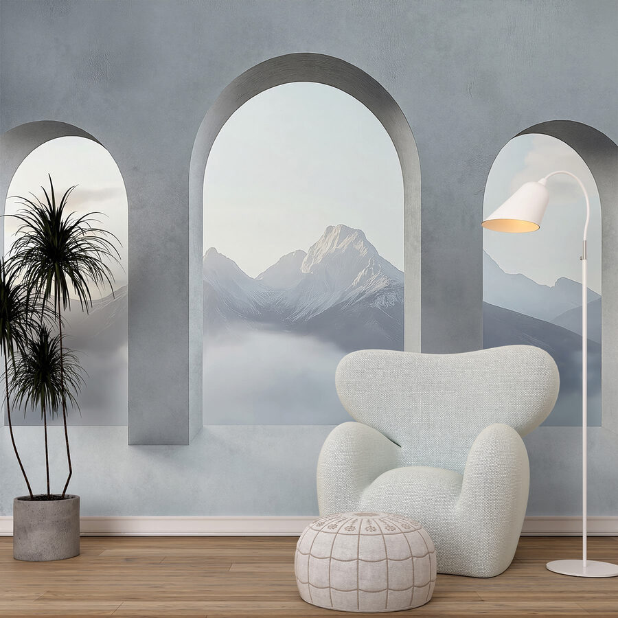 Chambre blanche avec fenêtres cintrées et montagnes en arrière-plan
