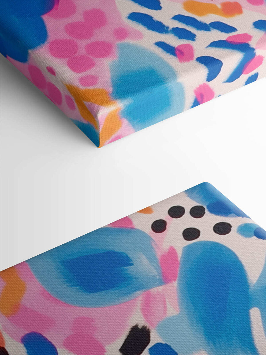 Motif coloré avec des taches noires et bleues