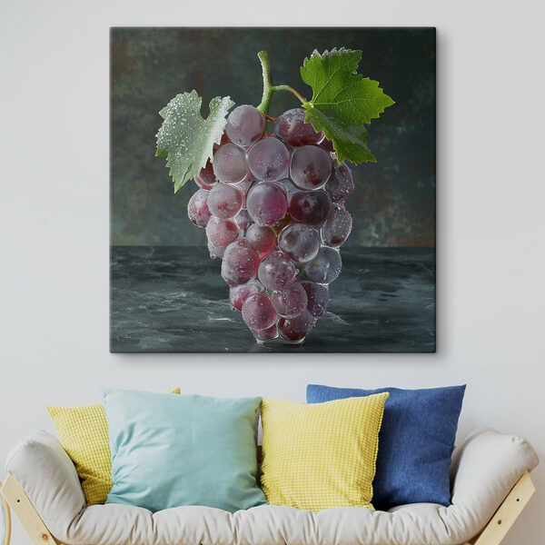 Grappe de raisins avec des gouttes d'eau sur le dessus Grappe de raisins avec des gouttes d'eau sur le dessus