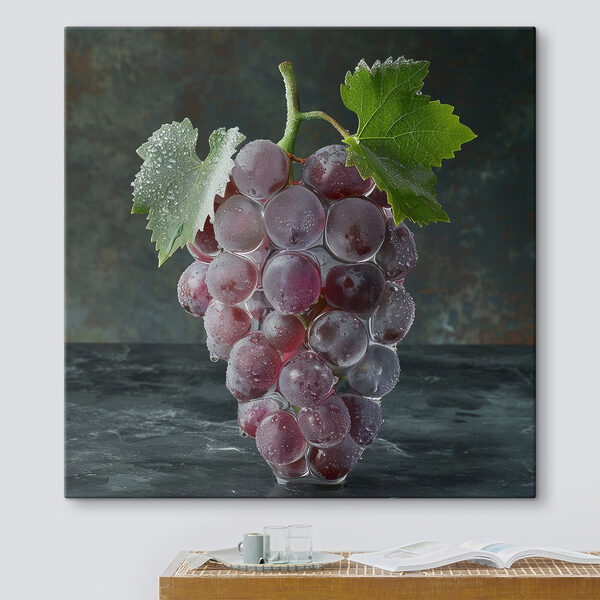Grappe de raisins avec des gouttes d'eau sur le dessus Grappe de raisins avec des gouttes d'eau sur le dessus