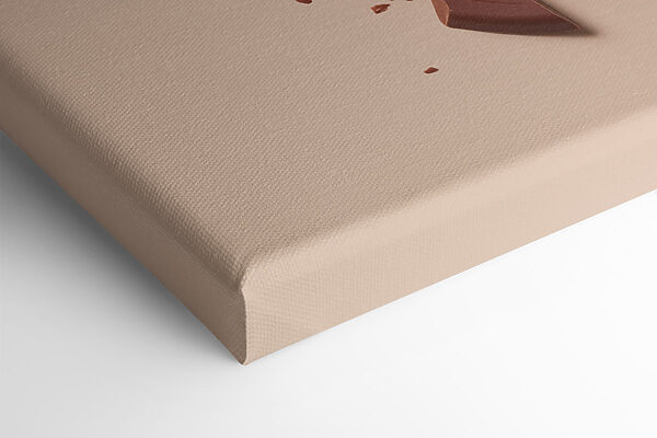 Barre de chocolat cassée sur une surface rose Barre de chocolat cassée sur une surface rose