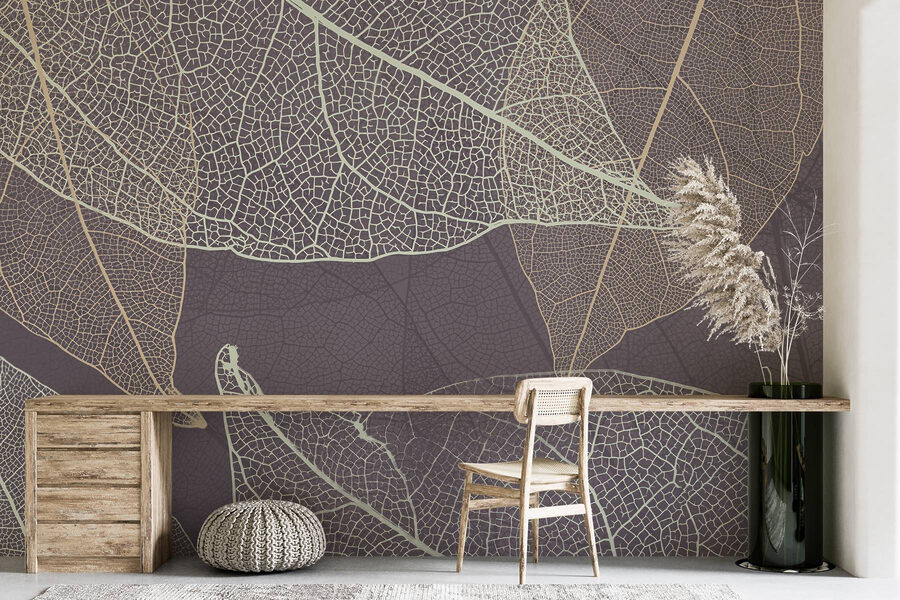 La nature révèle les délicats motifs des feuilles.