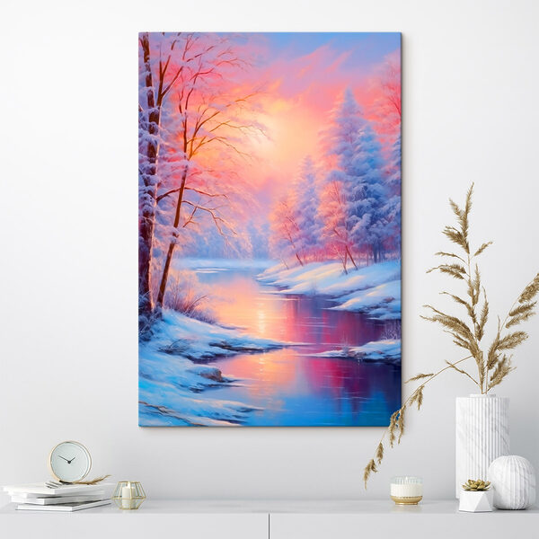 Rivière avec des arbres couverts de neige et un coucher de soleil rose Rivière avec des arbres couverts de neige et un coucher de soleil rose
