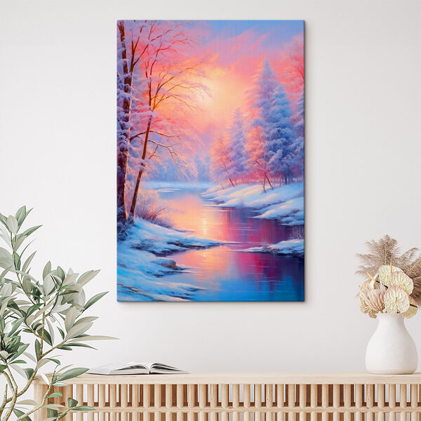 Rivière avec des arbres couverts de neige et un coucher de soleil rose Rivière avec des arbres couverts de neige et un coucher de soleil rose