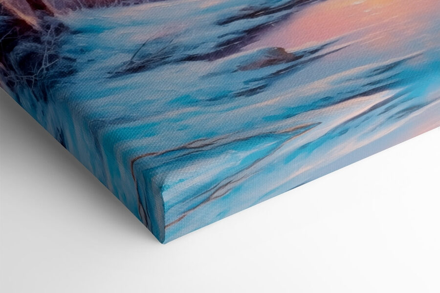 Rivière avec des arbres couverts de neige et un coucher de soleil rose