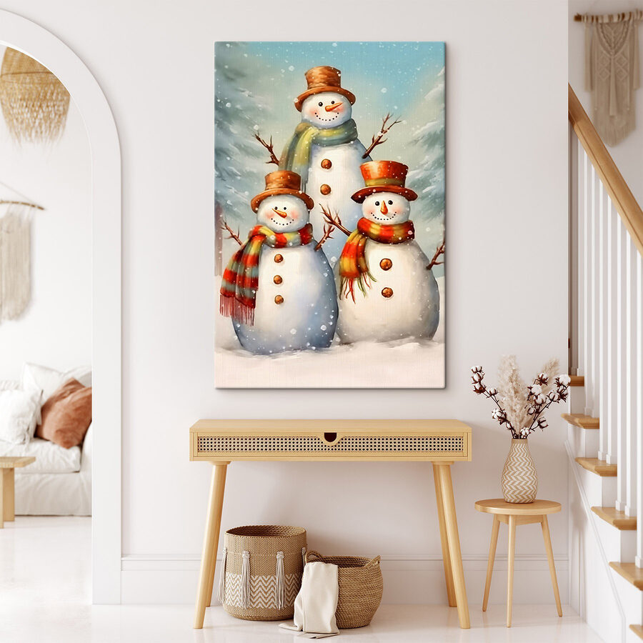 Groupe de bonhommes de neige dans un paysage enneigé