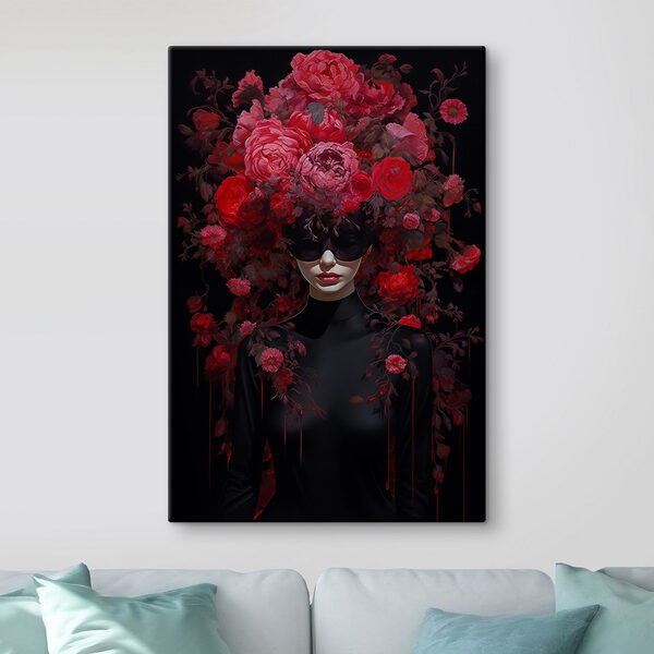 Femme portant un masque avec des fleurs sur la tête Femme portant un masque avec des fleurs sur la tête
