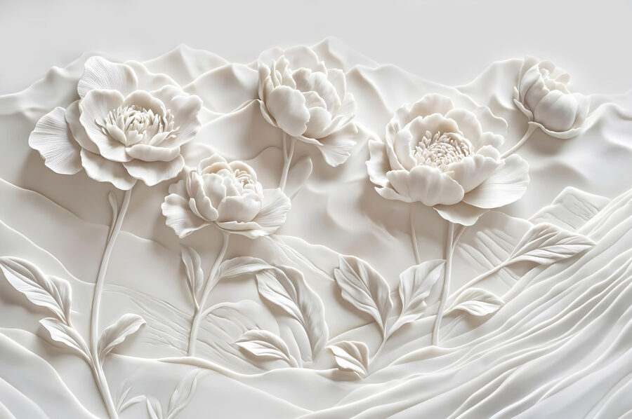 Sculpture de fleurs blanches sur un mur
