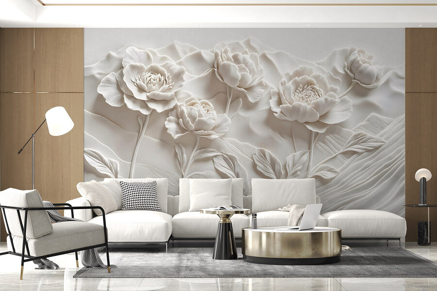 Sculpture de fleurs blanches sur un mur