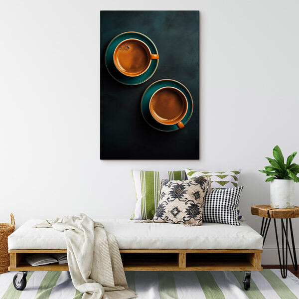 Deux tasses de café sur des soucoupes Deux tasses de café sur des soucoupes