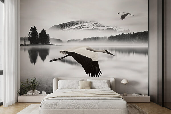 Oiseau volant au-dessus de l'eau Oiseau volant au-dessus de l'eau