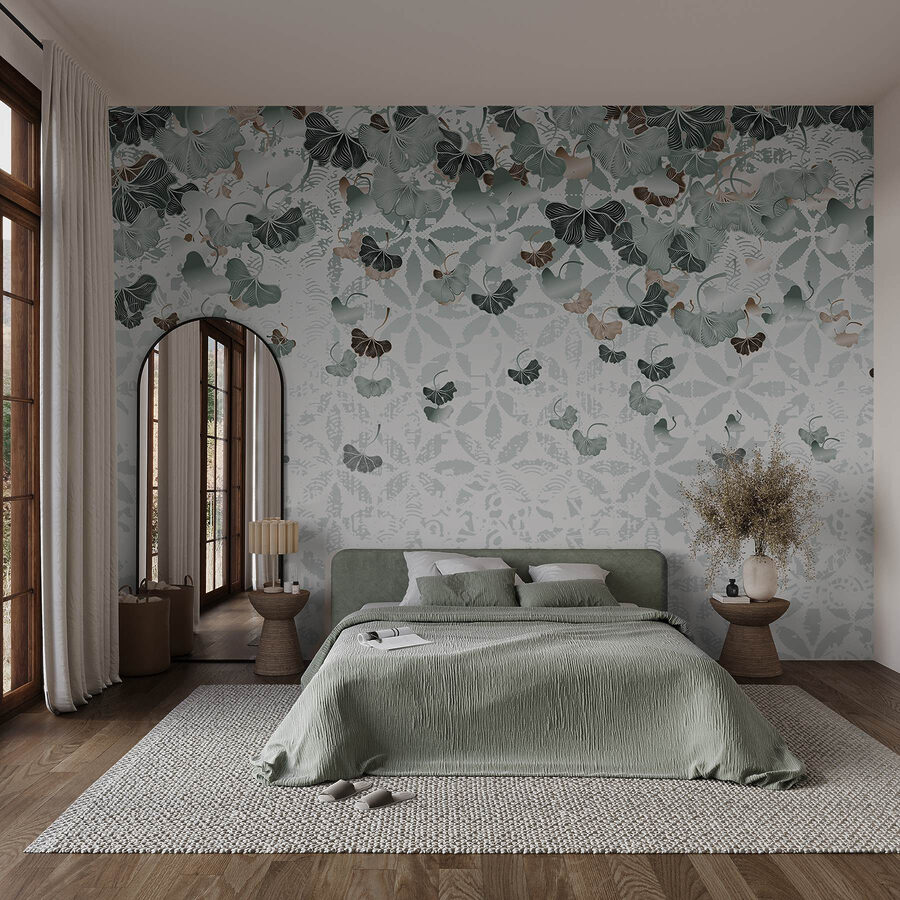 Les feuilles qui s'écoulent créent des motifs tranquilles.