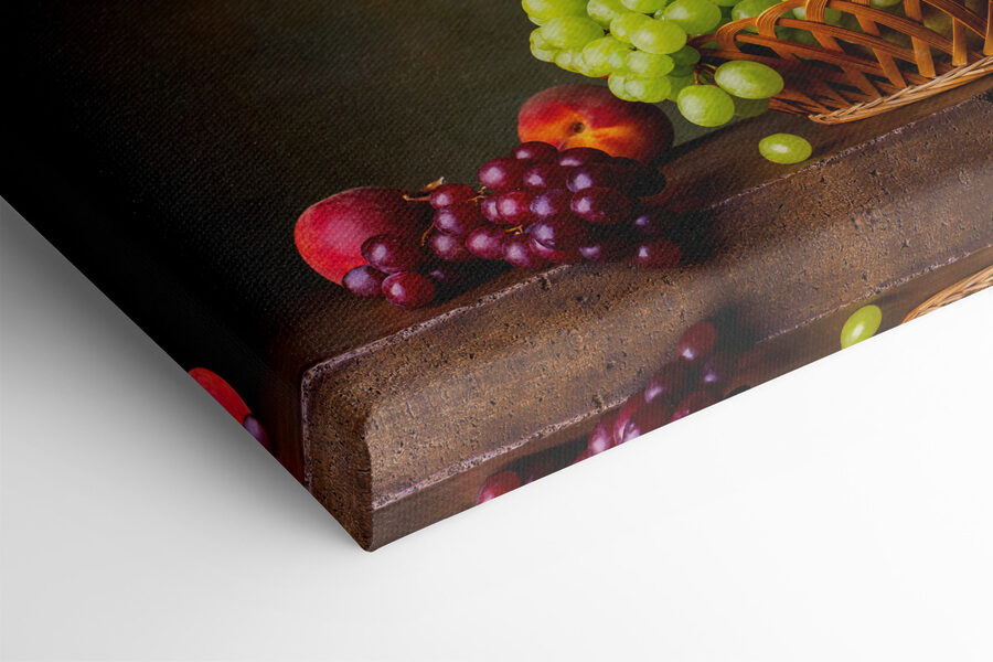 Corbeille de fruits sur une table