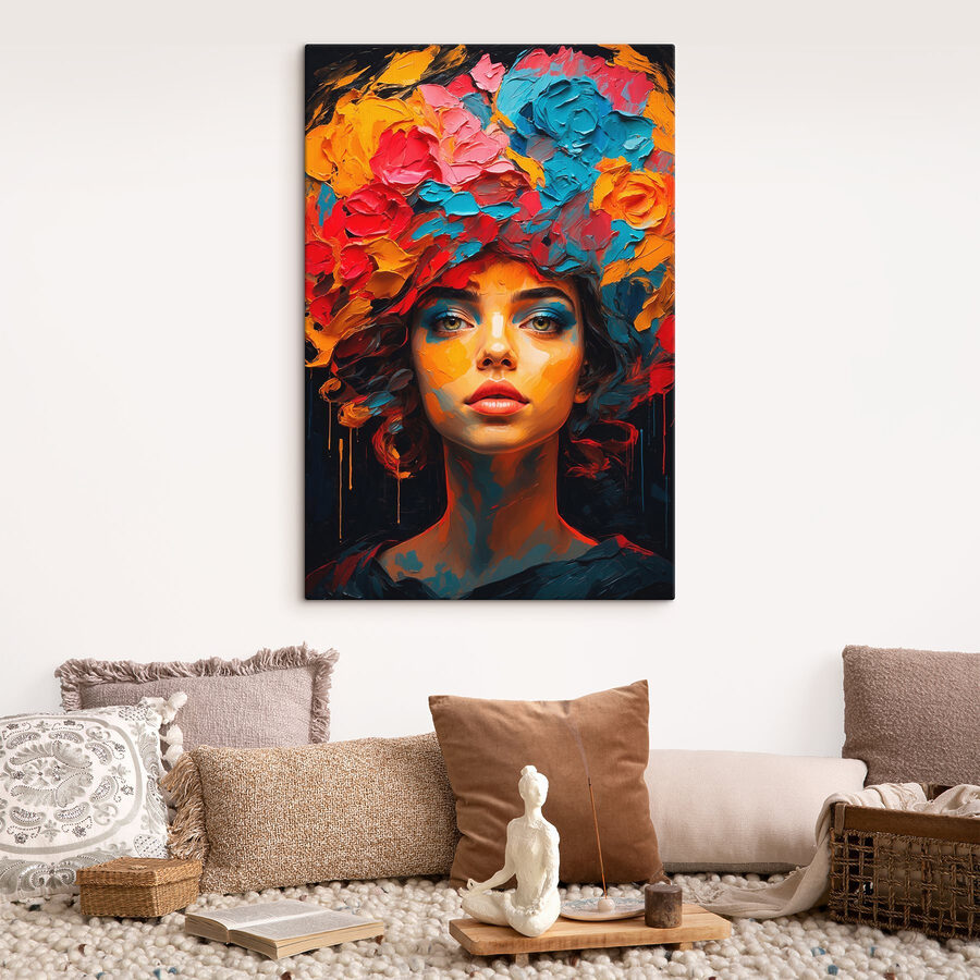 Femme avec des fleurs colorées sur la tête