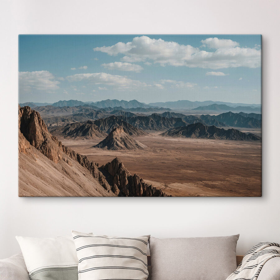 Paysage de montagnes et ciel bleu