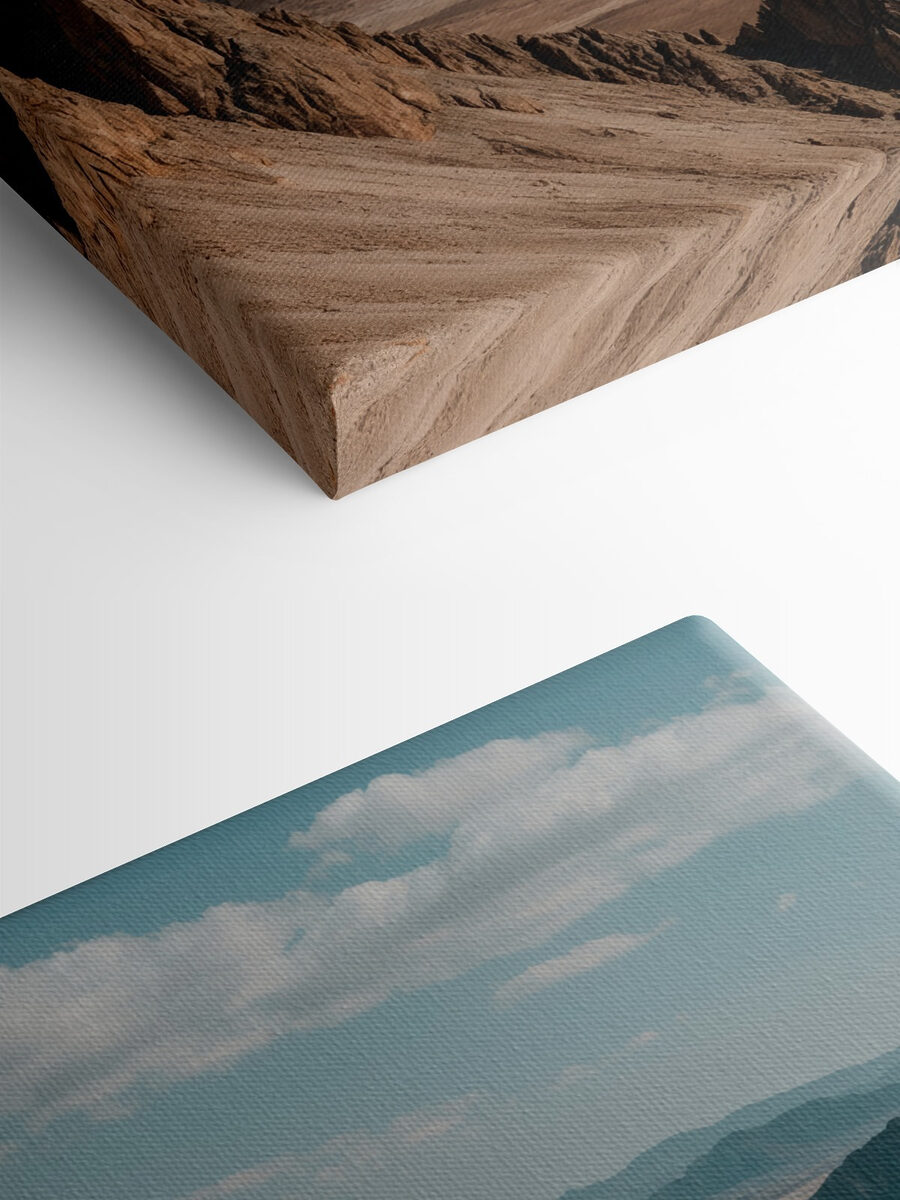 Paysage de montagnes et ciel bleu