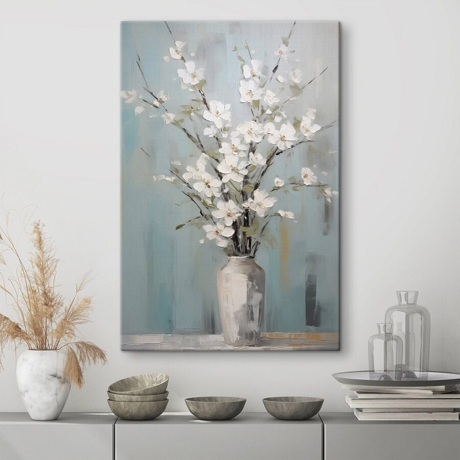 Peinture d'un vase avec des fleurs blanches