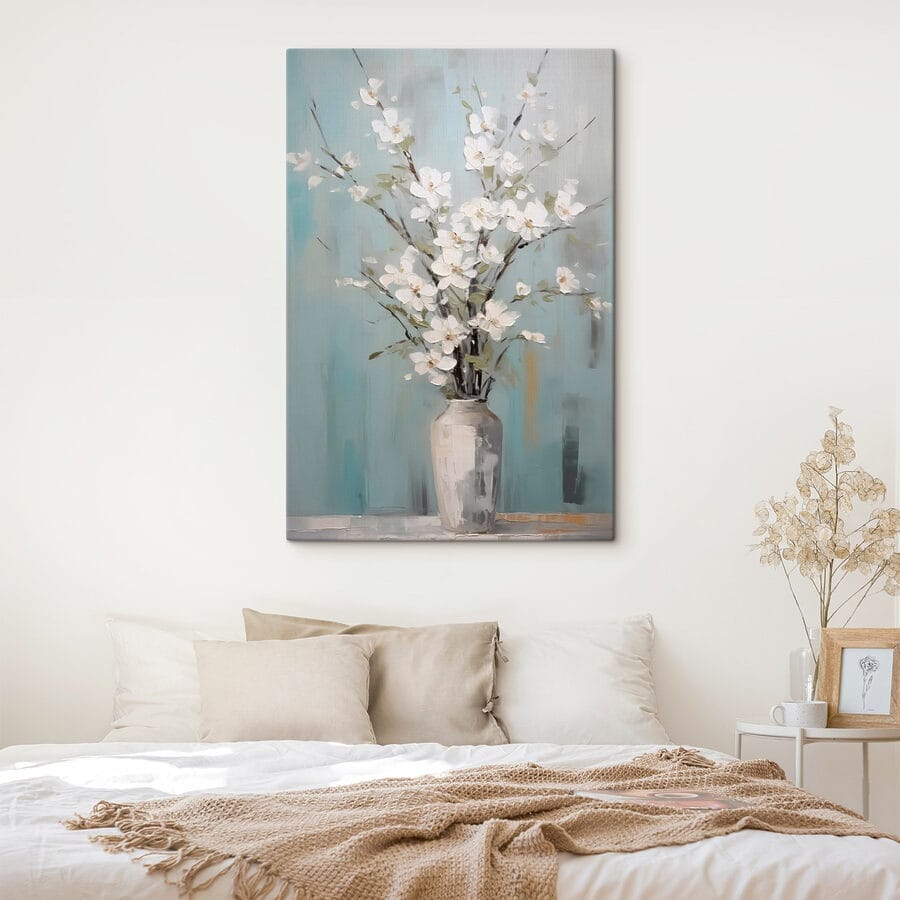 Peinture d'un vase avec des fleurs blanches